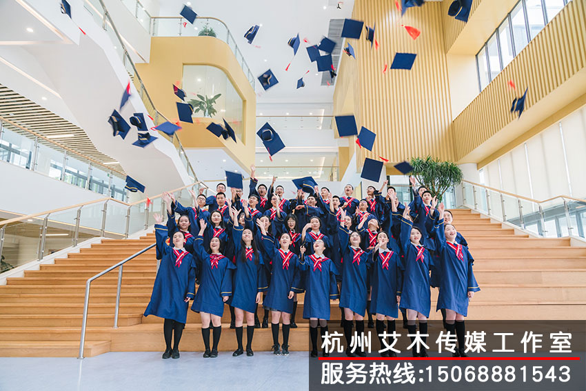 1630831146211551.jpg 集體拋帽照拍攝