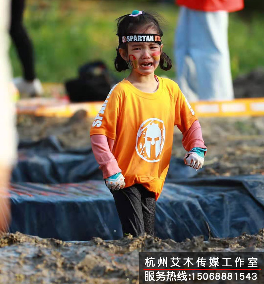 1630935870913326.jpg 斯巴魯兒童賽運(yùn)動(dòng)現(xiàn)場(chǎng)對(duì)于女孩的表情拍攝